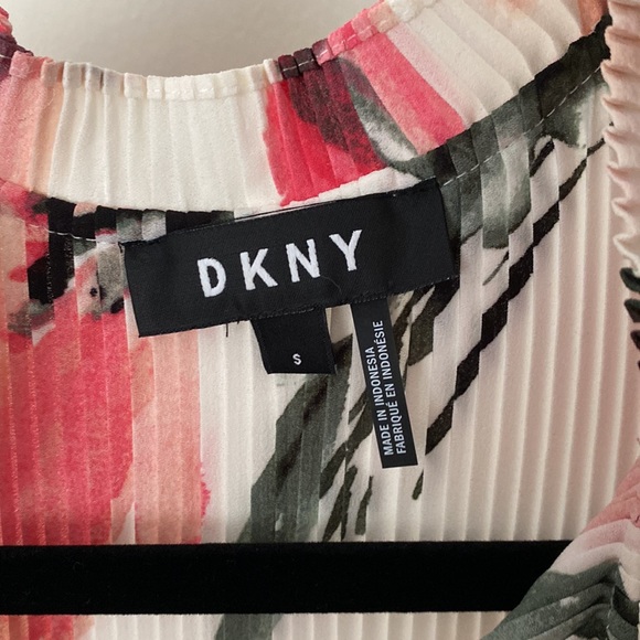 DKNY crepe floral sleeveless top with tie front small - Picture 4 of 4